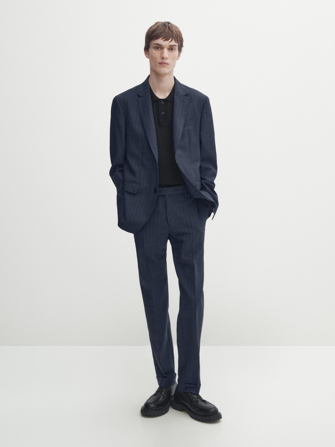 

Костюмные брюки в тонкую полоску из смесовой шерсти Massimo Dutti, индиго