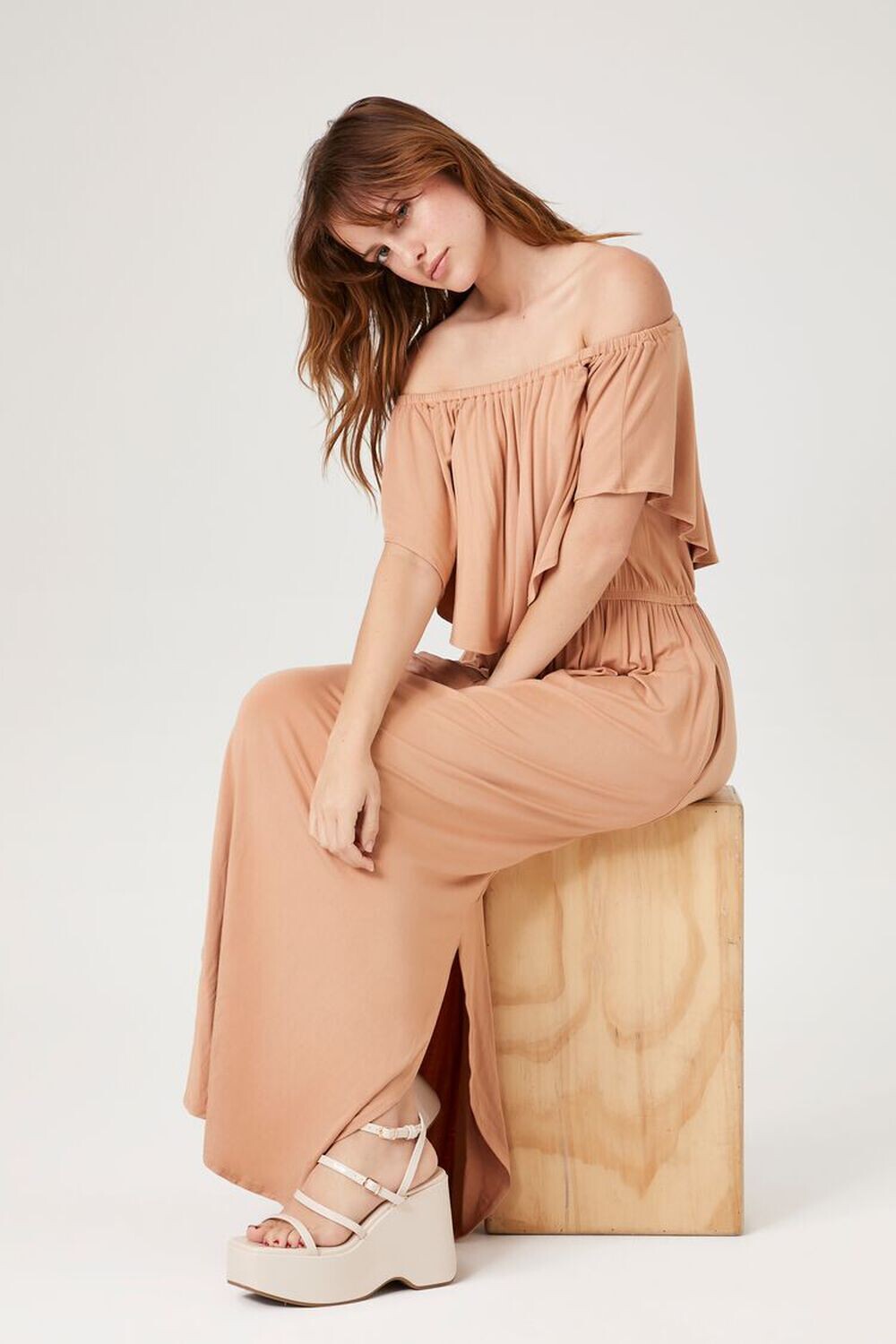 

Платье макси с открытыми плечами и воланами Forever 21