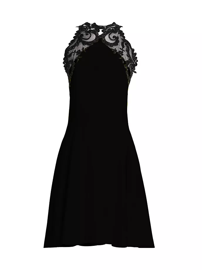 Бархатное коктейльное мини-платье с кружевной отделкой Versace, черный цена и фото