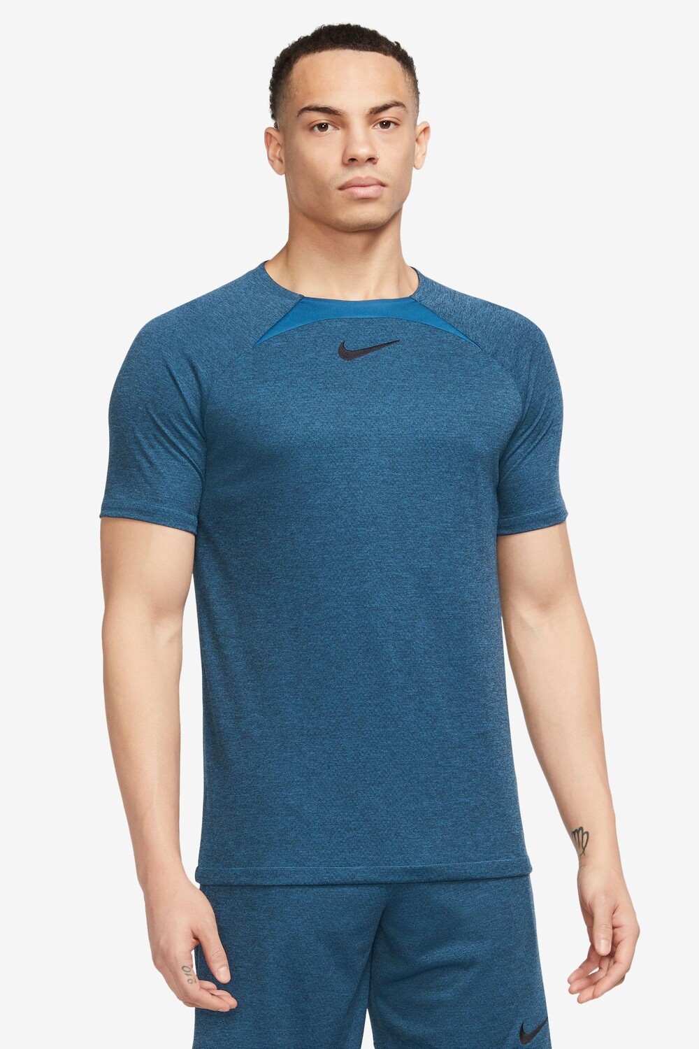

Тренировочная футболка Dri-FIT Academy Nike, черный
