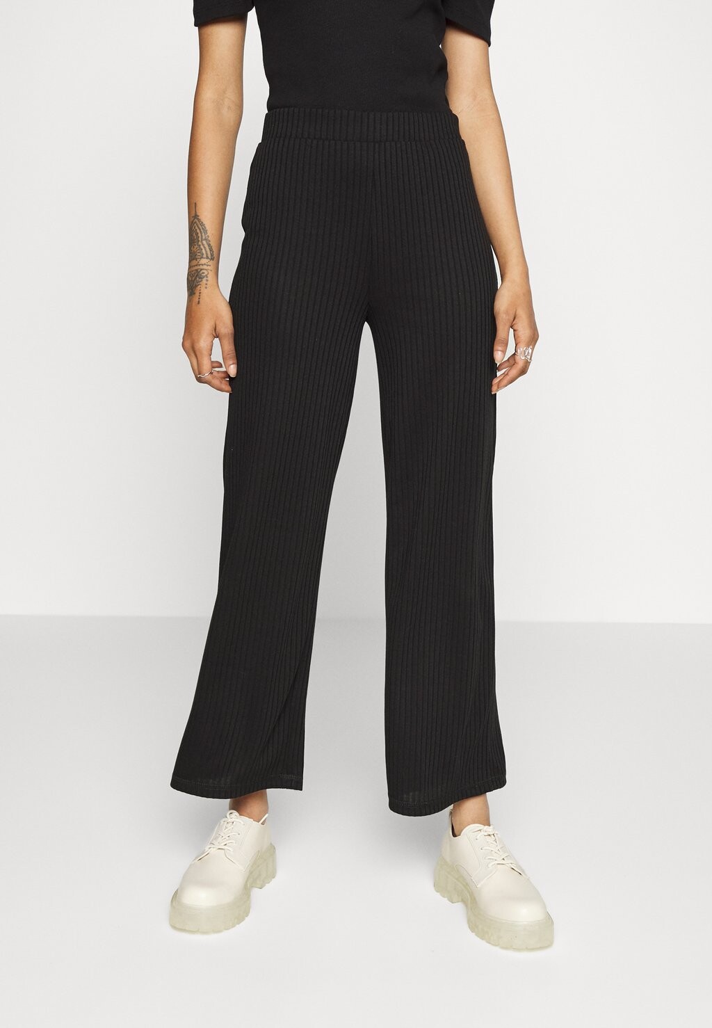 

Брюки PCMOLLY PANTS NOOS Pieces Petite, черный