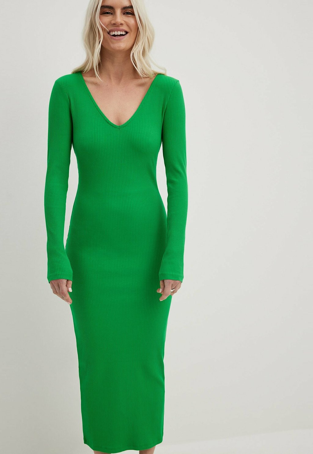 Вязаное платье NA-KD, зеленый