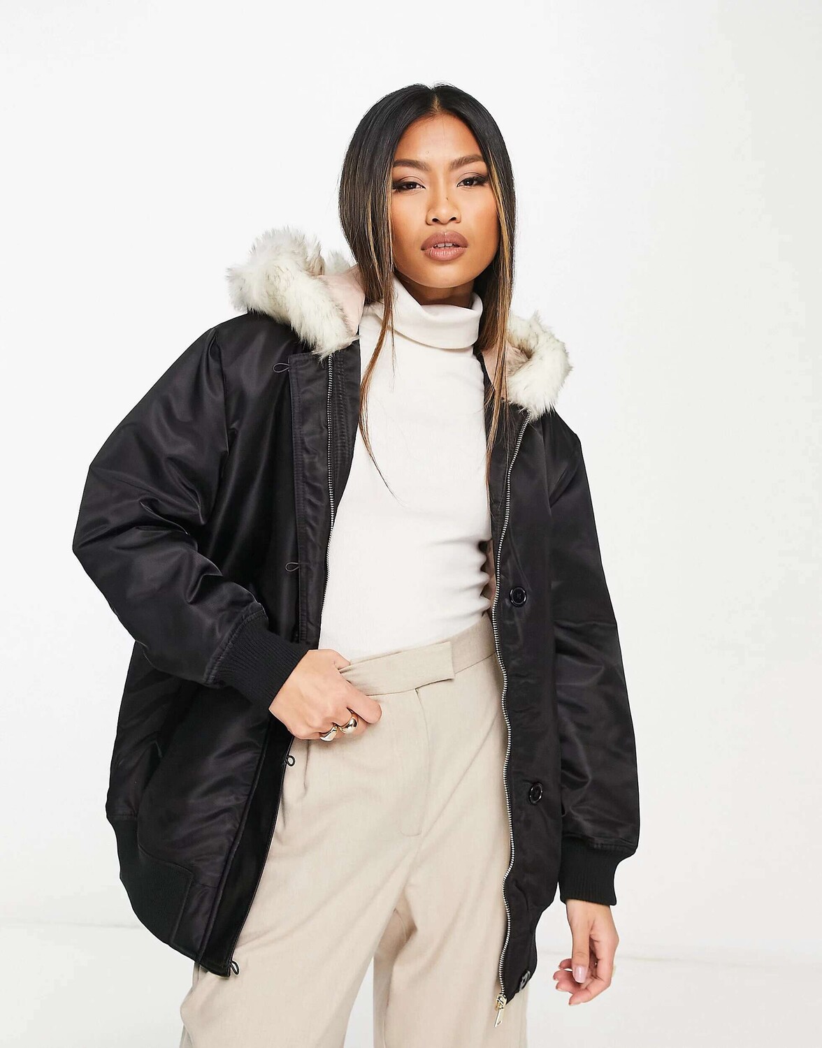 

Бомбер River Island черного цвета с меховым капюшоном, Черный