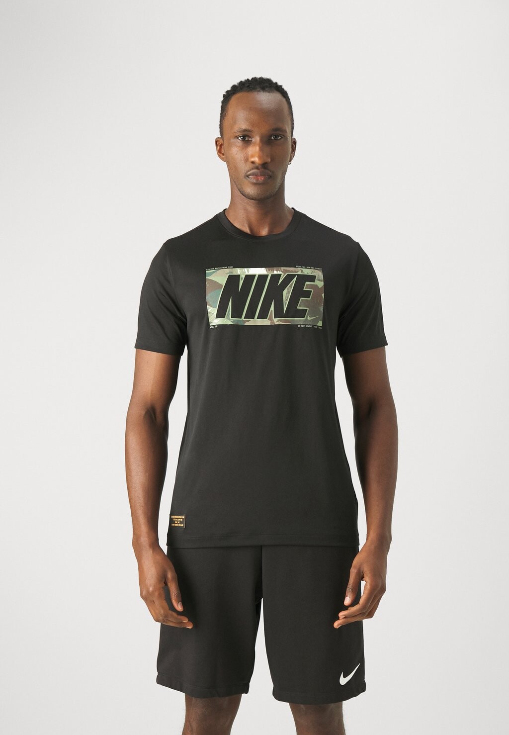

Спортивная футболка Tee Camo Nike, черный
