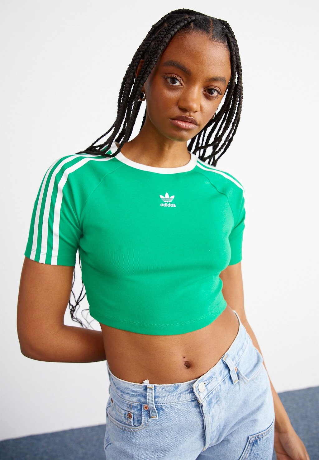 

Футболка с принтом Baby Tee adidas Originals, зеленый