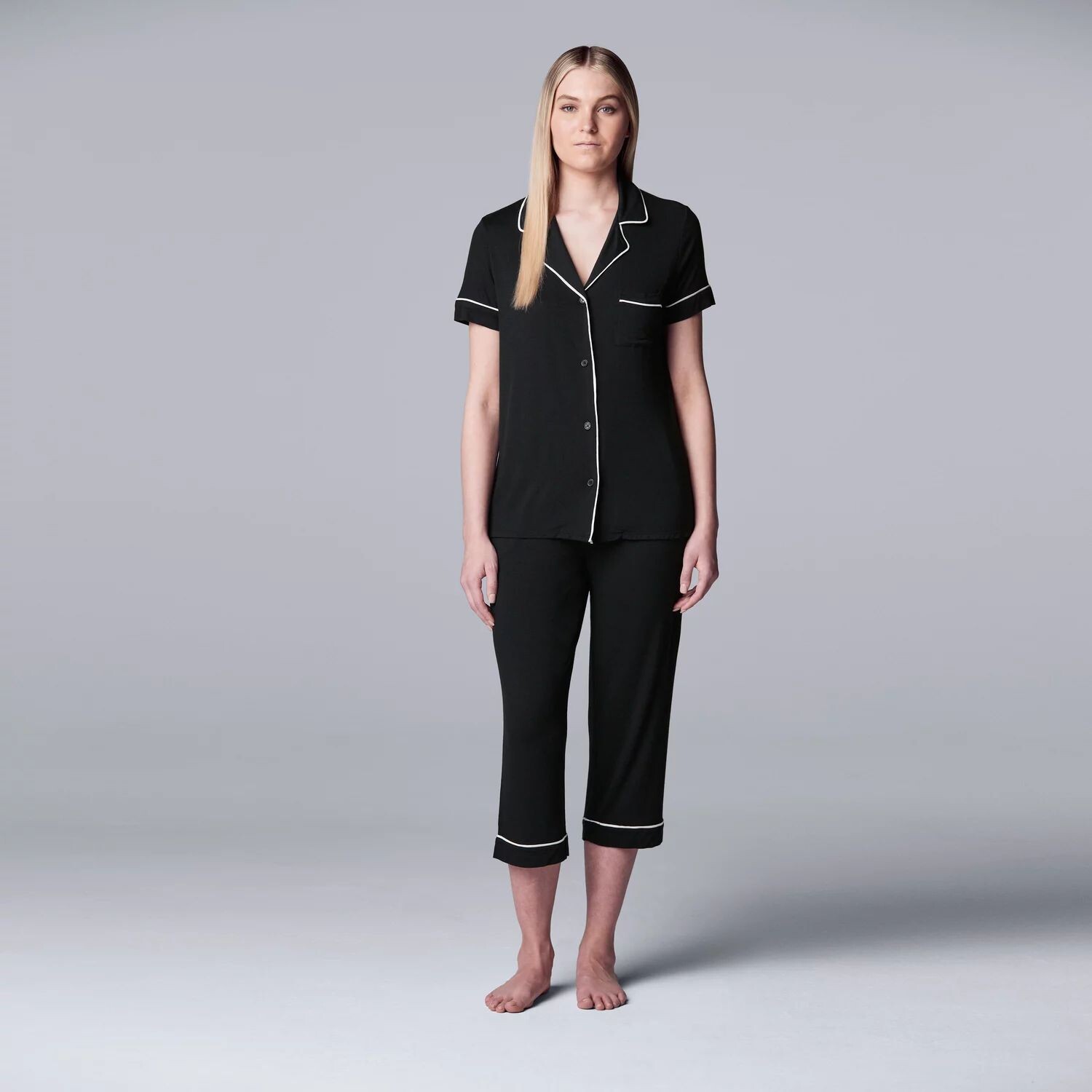 

Женская роскошная базовая пижамная рубашка Simply Vera Vera Wang с вырезом на воротнике и пижамный комплект-капри Simply Vera Vera Wang, черный
