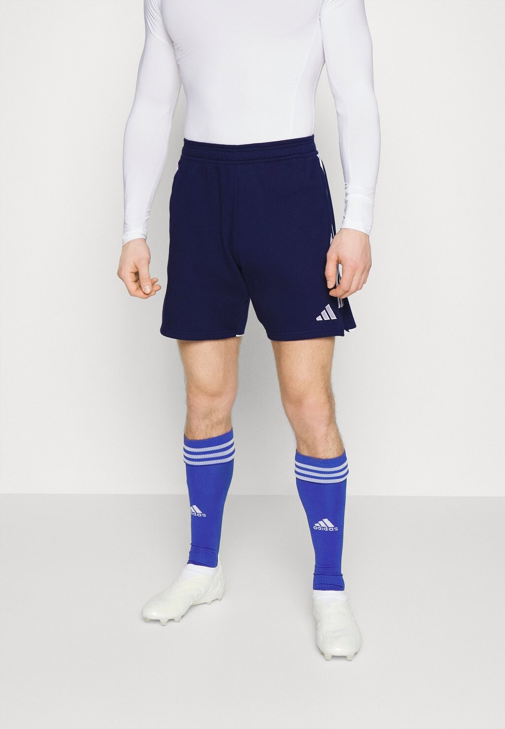 

Спортивные шорты Adidas
