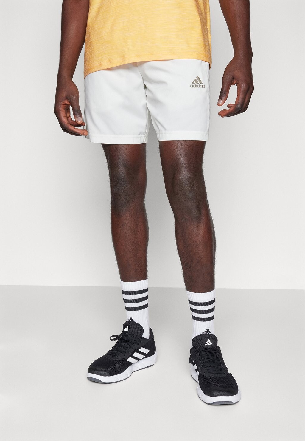 

Спортивные шорты AEROREADY ESSENTIALS CHELSEA STRIPES SHORTS adidas Sportswear, цвет off white
