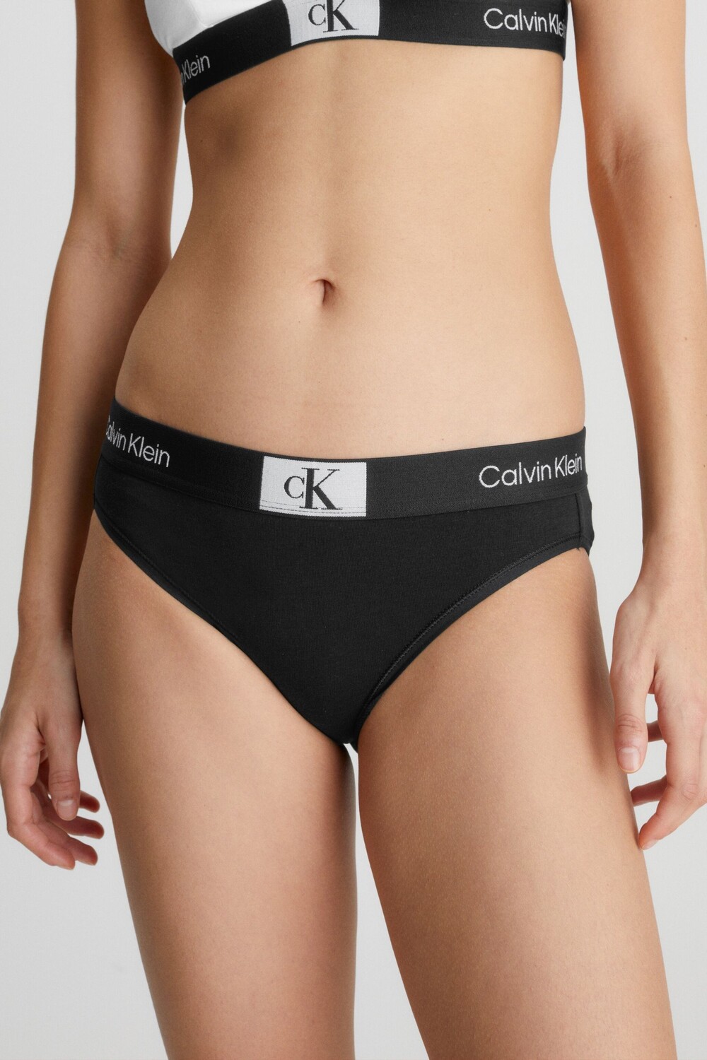 

Современное бикини Calvin Klein, черный