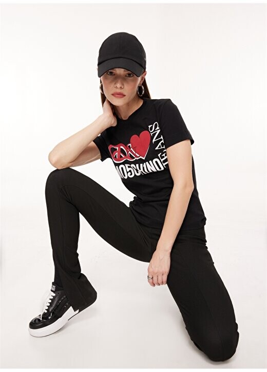 

Черная женская футболка с круглым вырезом с принтом J0713 Moschino Jeans, черный