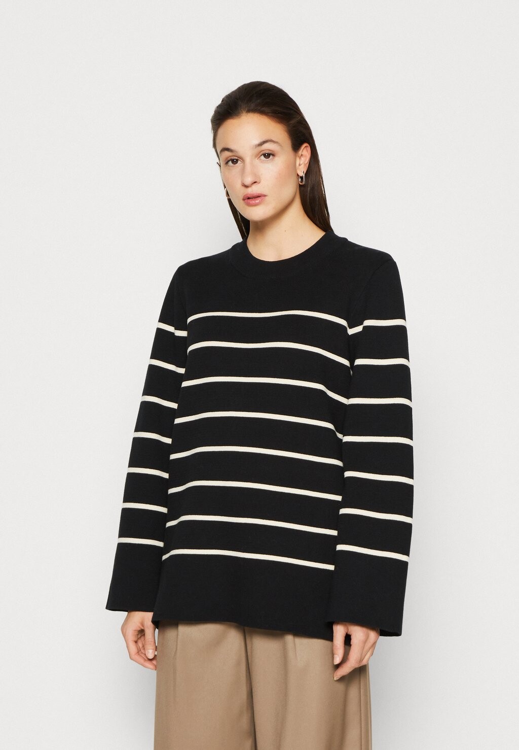 

Свитшот Selected Femme SLFLIVA LONG O NECK, цвет black/birch