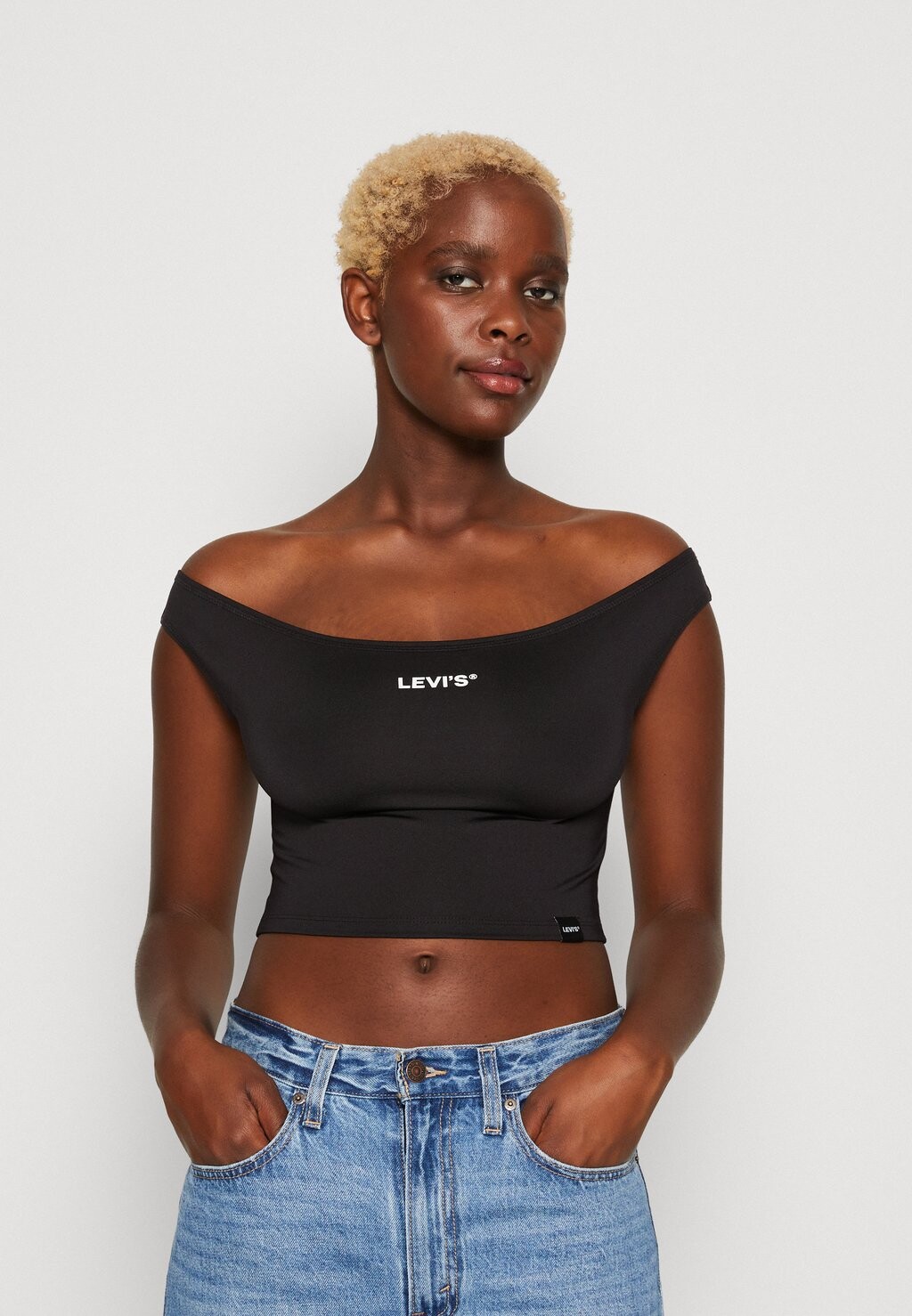 

Футболка с принтом Levi's, черный