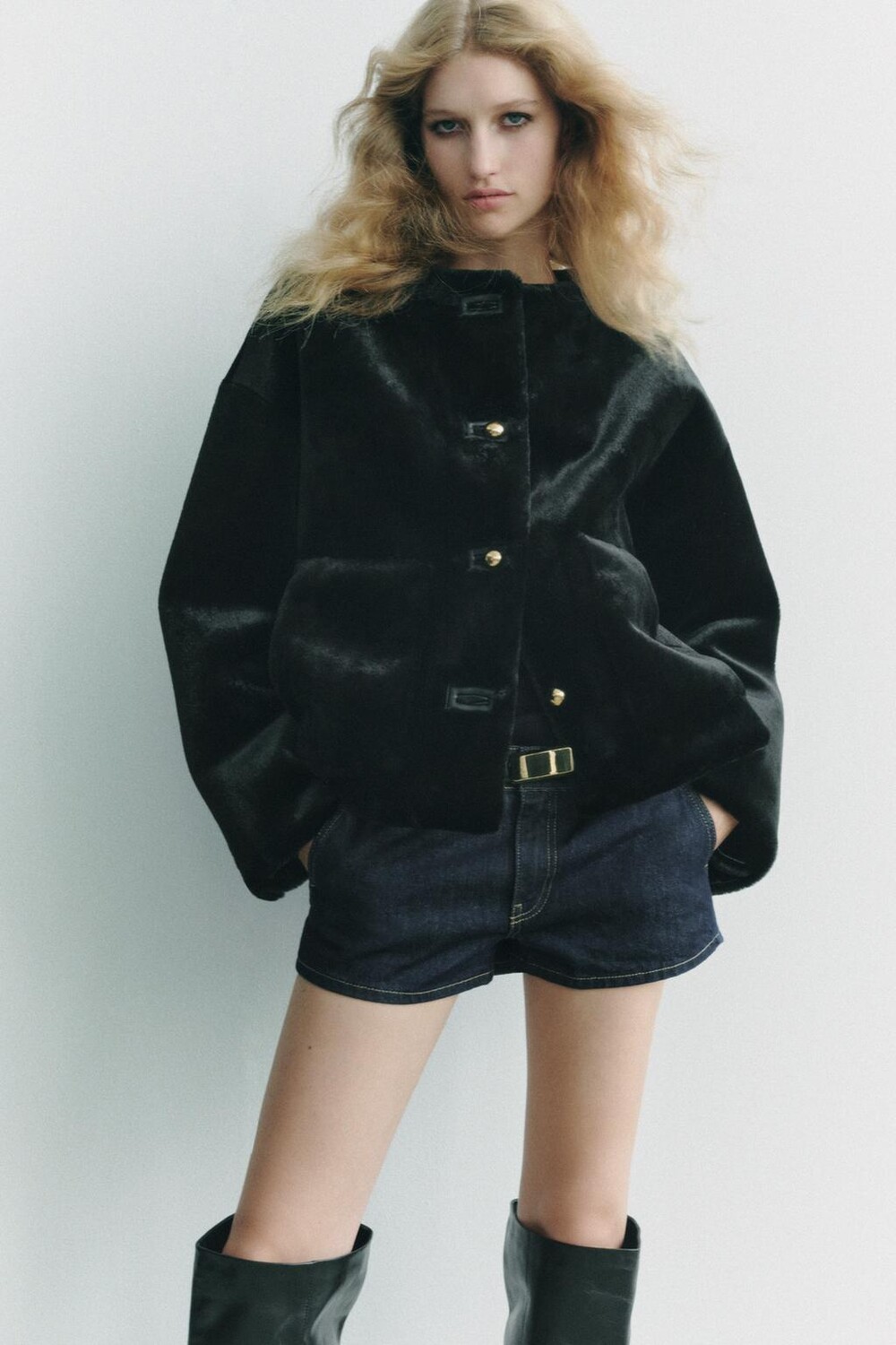 

Куртка из искусственного меха ZARA, черный