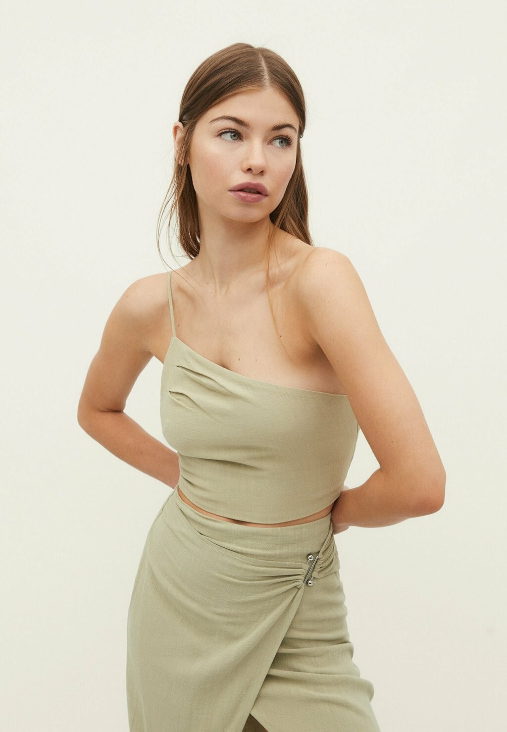 

Топ Stradivarius, темно-зеленый