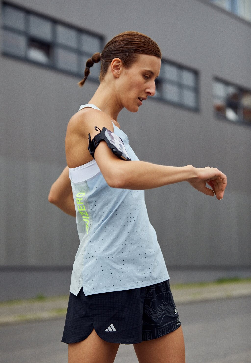 

Спортивные шорты Adidas, черный