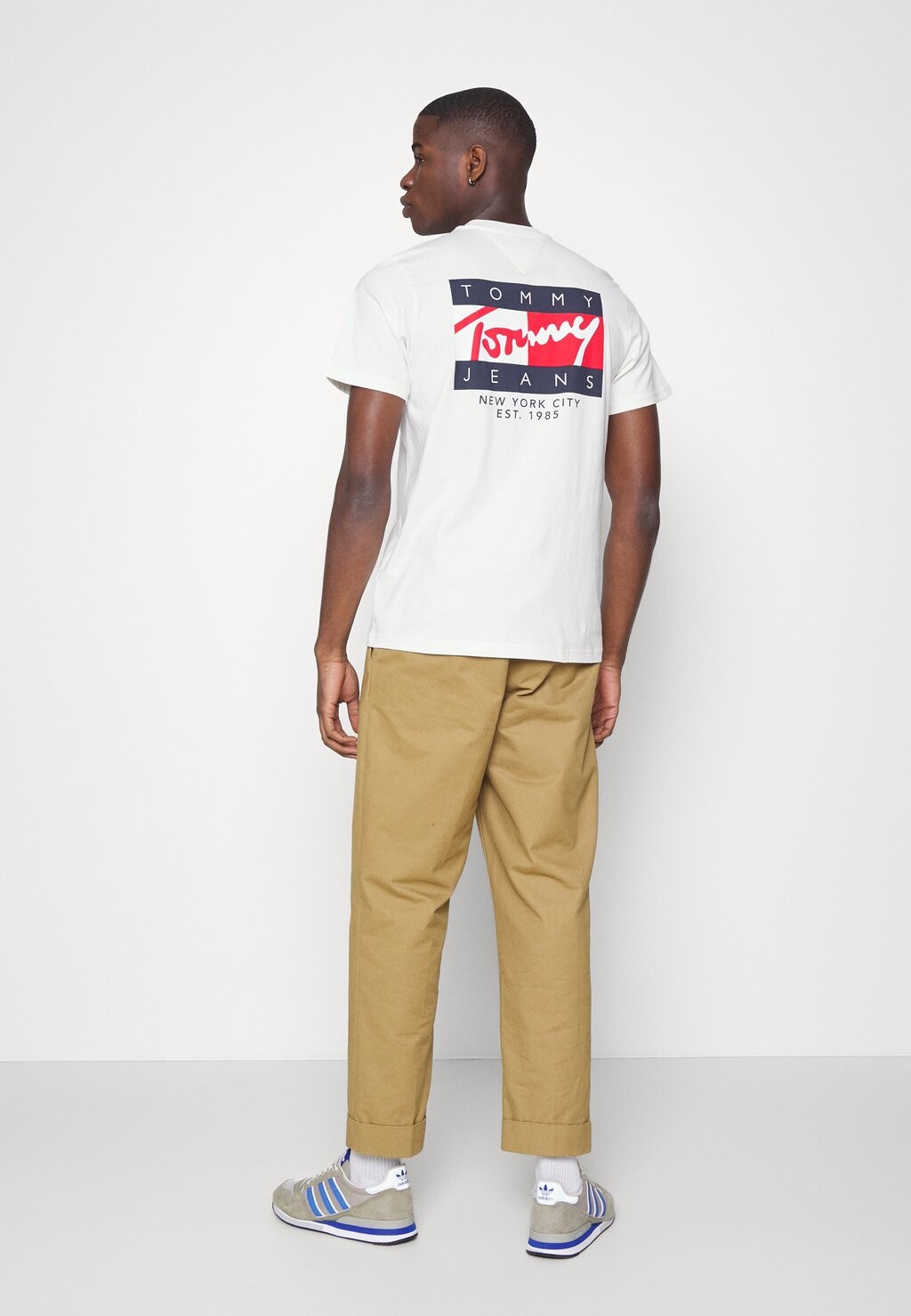 

Футболка с принтом Tommy Jeans, молочный