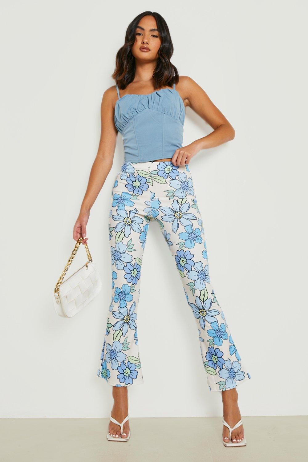 

Брюки с цветочным брюками Boohoo, белый