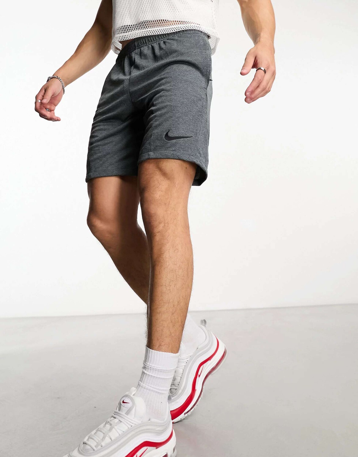 

Серые шорты Nike Academy Dri-Fit