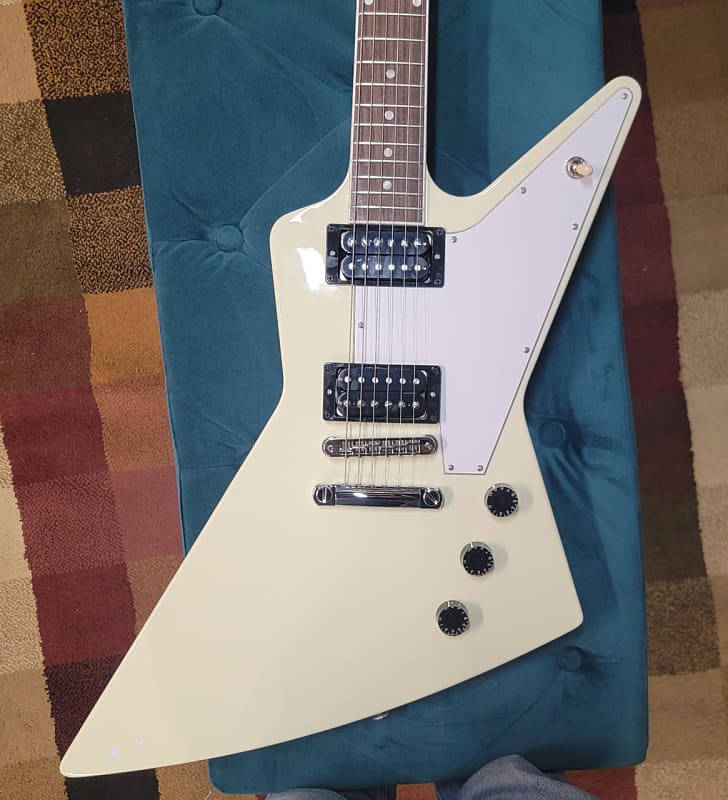 

Электрогитара Gibson 1970's USA Explorer - Classic White w/ Hard Case