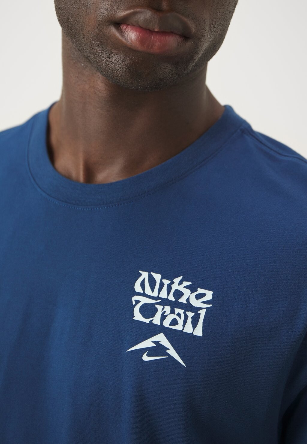 

Спортивная футболка TEE ENERGY TRAIL Nike Performance, темно-синий