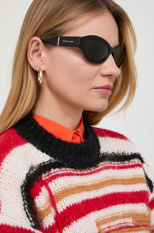 

Солнцезащитные очки Майкла Корса Michael Kors, черный