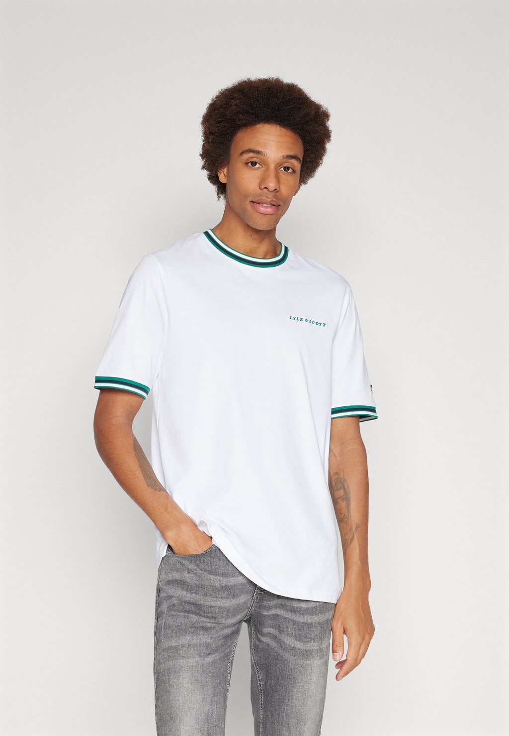 

Базовая футболка Embroidered Tipped Lyle & Scott, белый