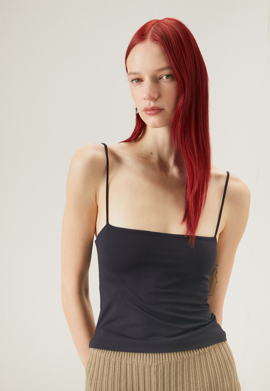 

Топ Filippa K, черный