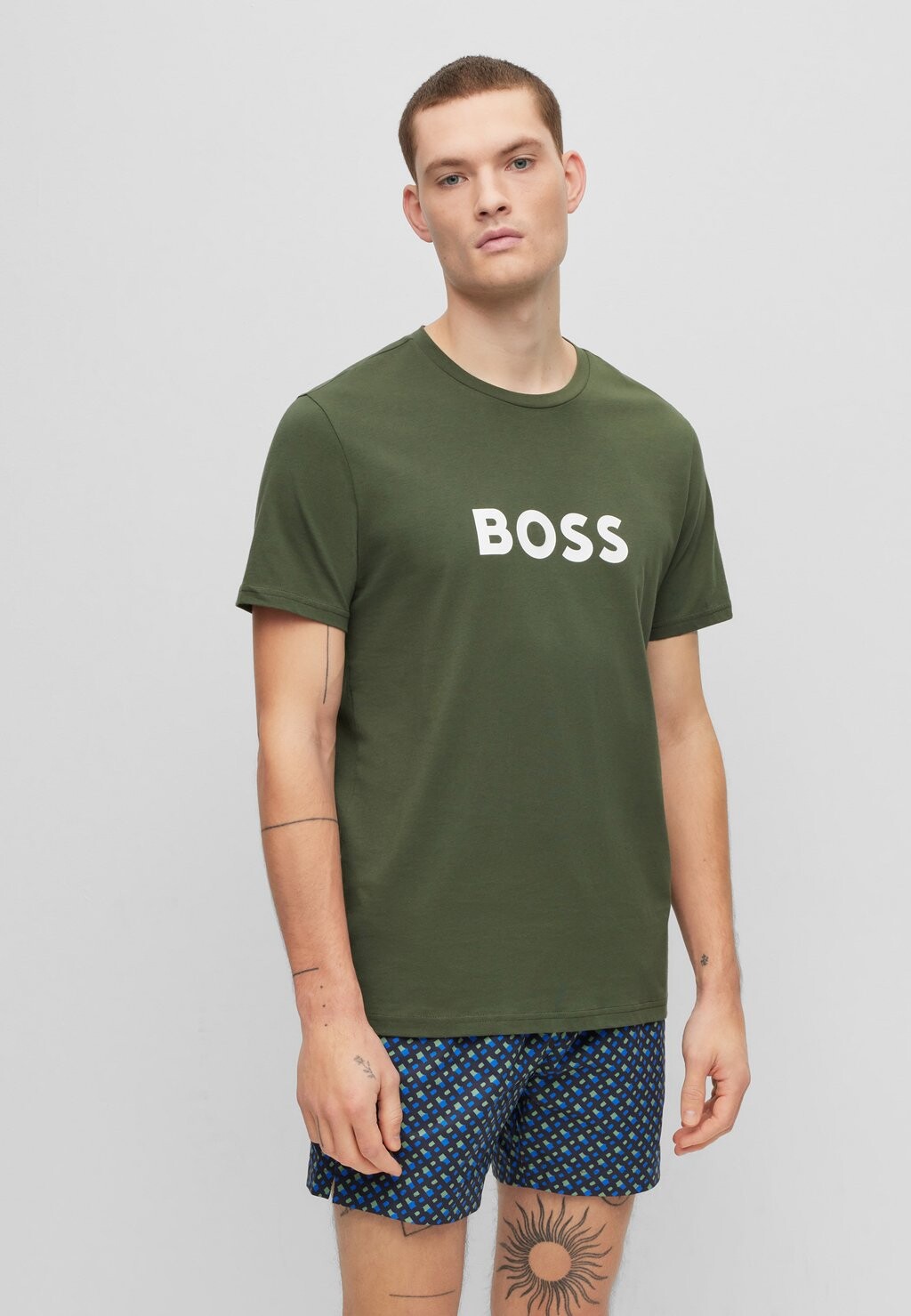 

Футболка с принтом BOSS, темно-зеленый