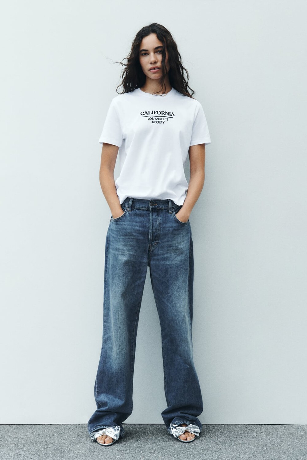 

Футболка с вышивкой слоганом ZARA, черный