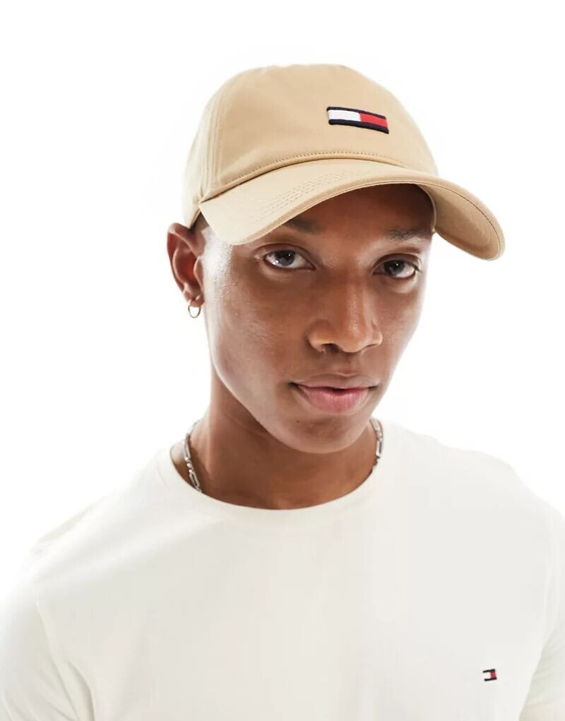 

Кепка Tommy Jeans песочного цвета с удлиненным логотипом в виде флага