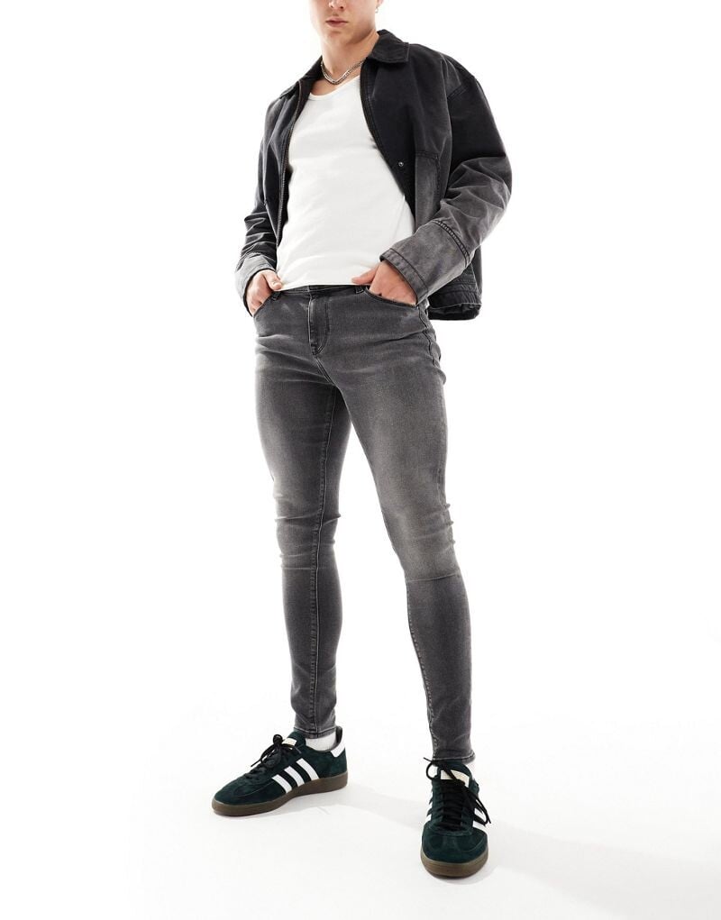 

Черные эластичные джинсы ASOS DESIGN с эффектом спрея