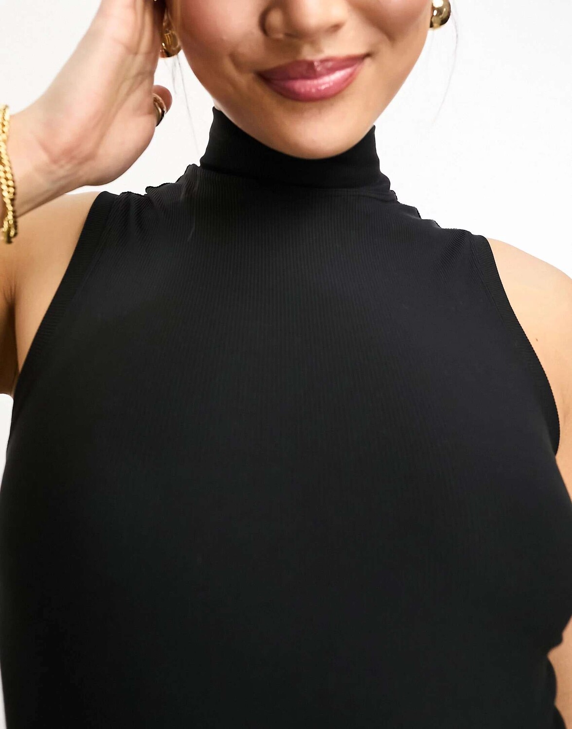 

Черное боди без рукавов в рубчик Spanx