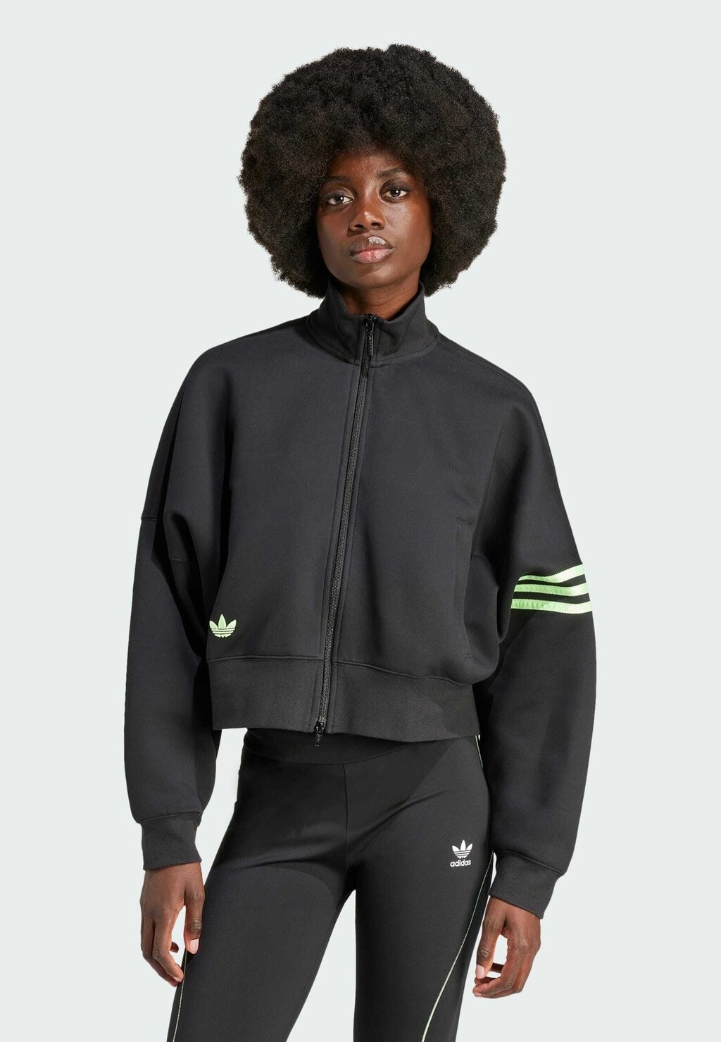 

Толстовка adidas Originals, цвет black semi green spark