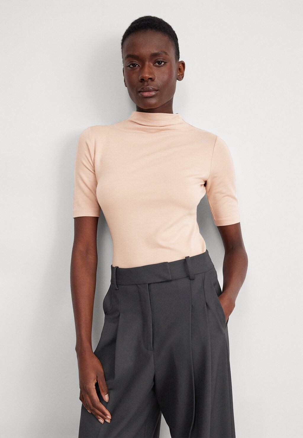 

Базовая футболка Etikat BOSS, цвет light/pastel brown