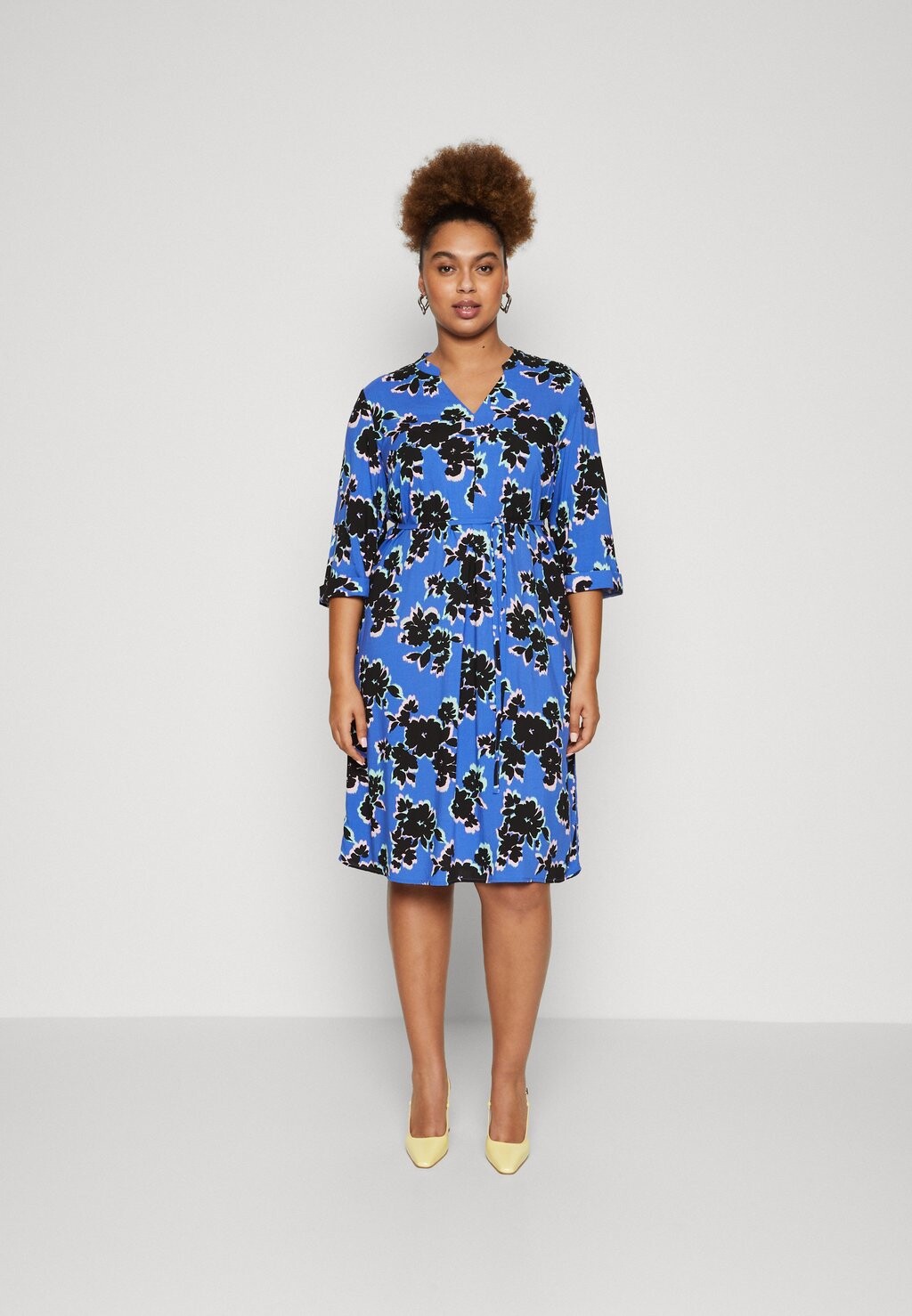 

Дневное платье CARNOVA LIFE V NECK DRESS ONLY Carmakoma, цвет dazzling blue