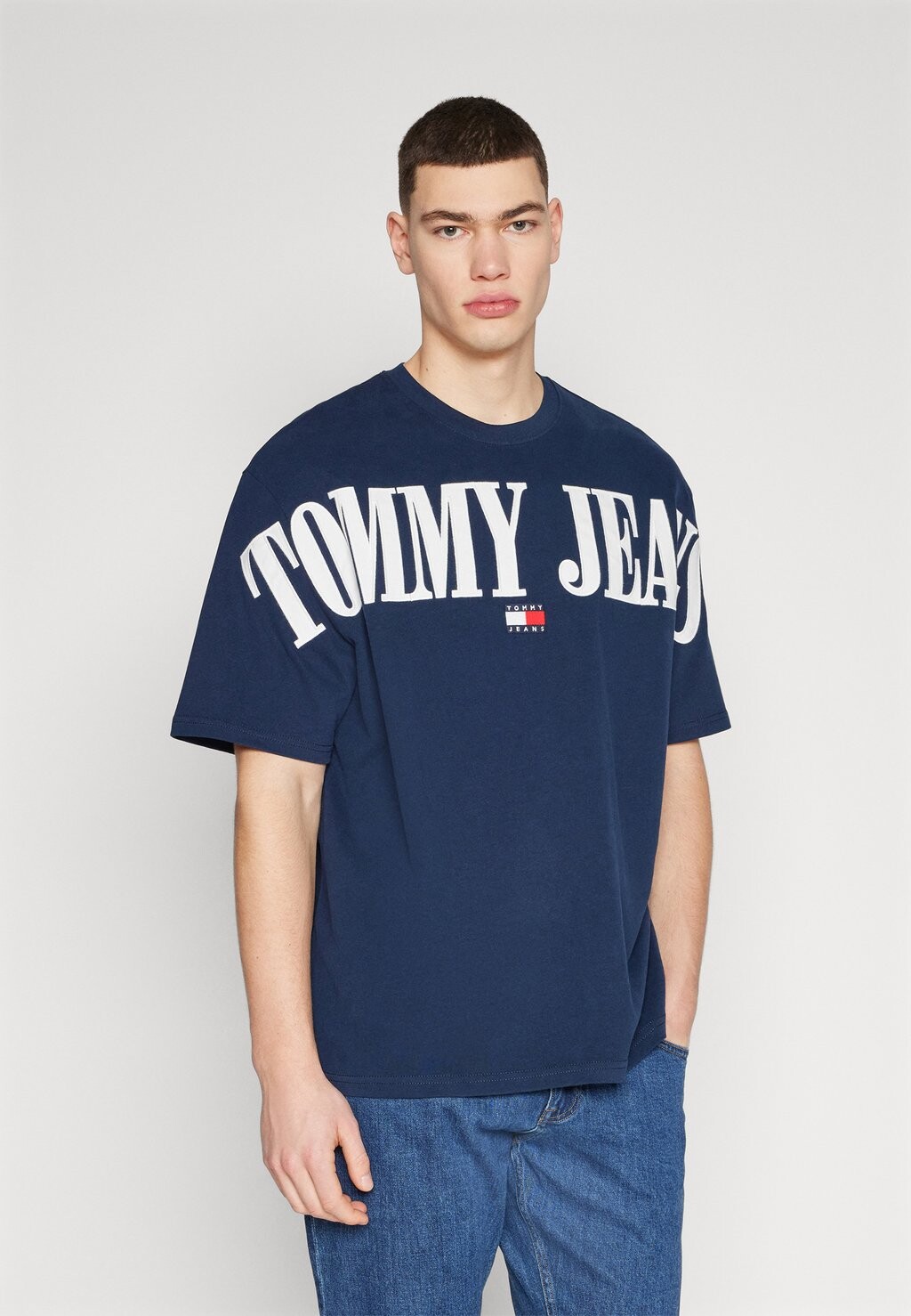

Футболка с принтом Badge Tee Tommy Jeans, цвет dark night navy