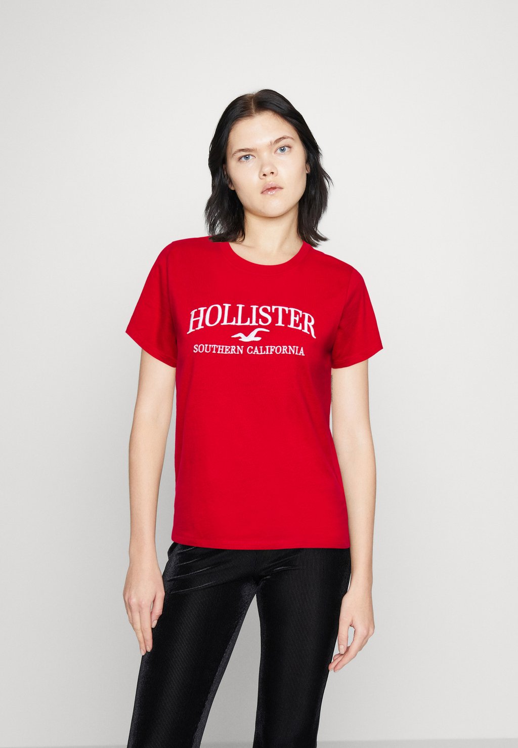 

Футболка с принтом Hollister Co., красный