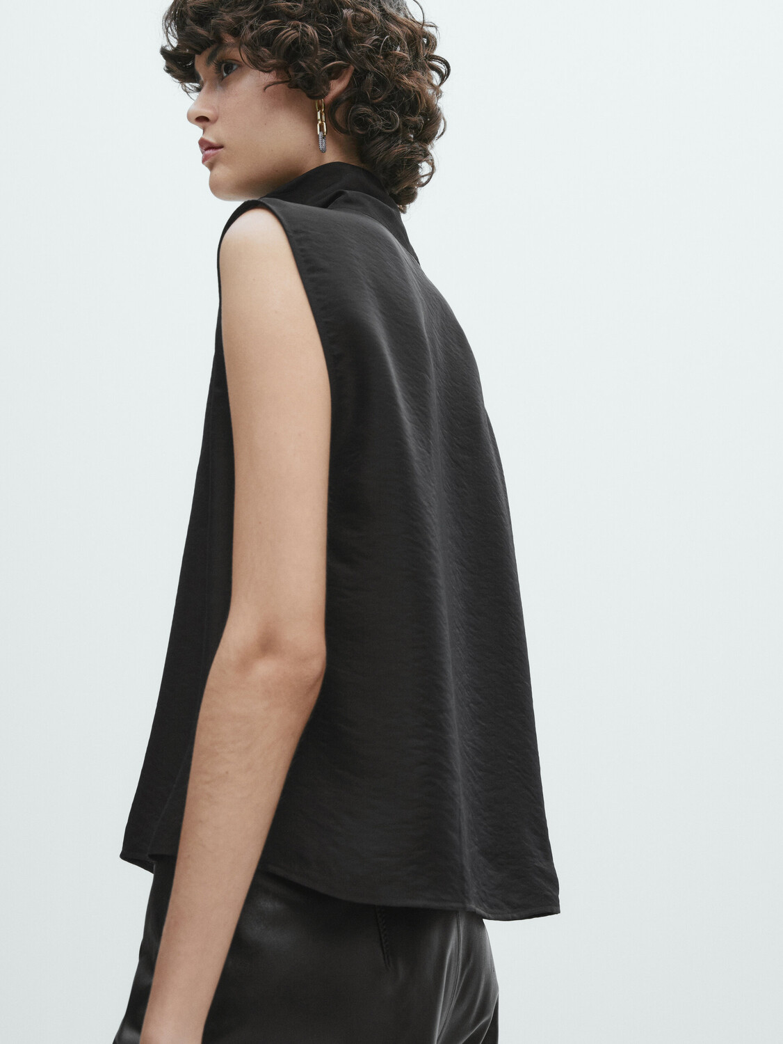

Топ с драпированным вырезом Massimo Dutti, черный