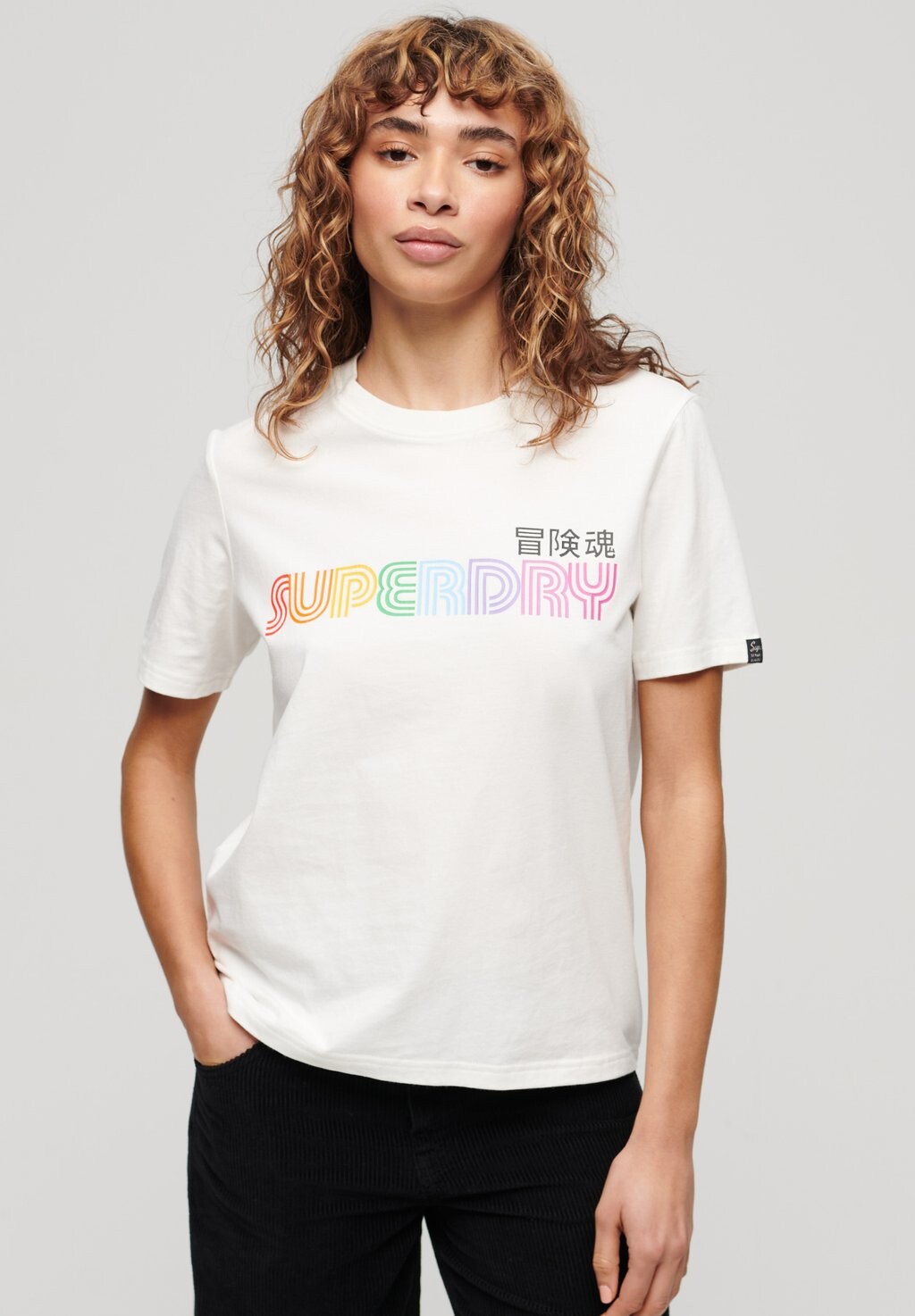 

Футболка с принтом RAINBOW LOGO Superdry, кремовый