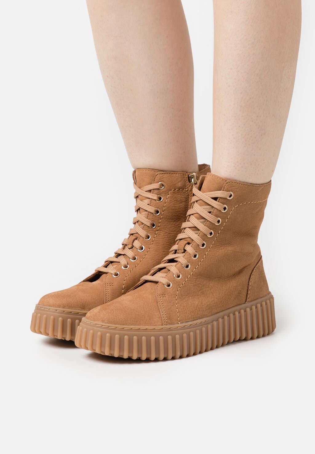 

Ботильоны на шнуровке Clarks
