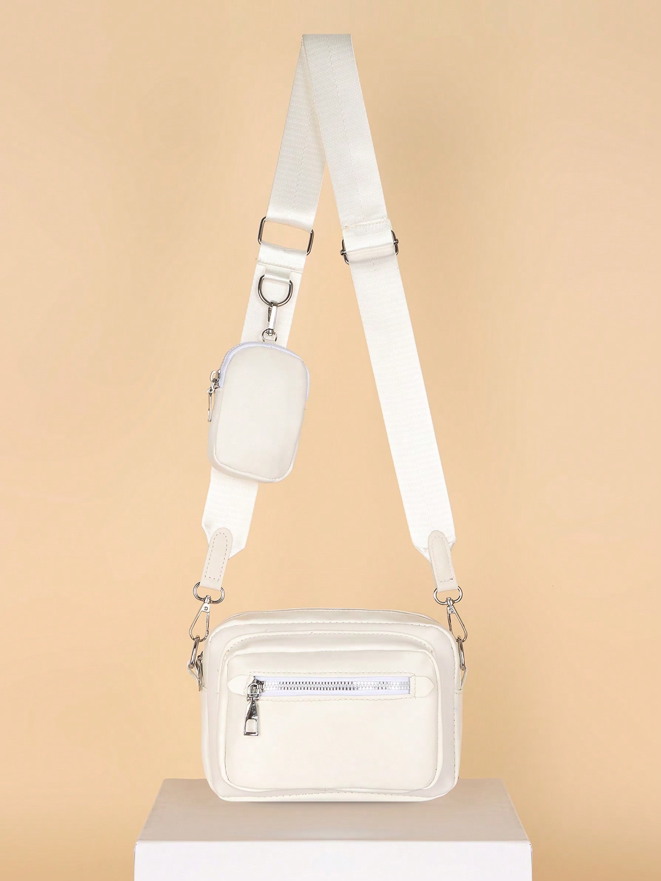 женская универсальная повседневная маленькая сумка на плечо 2022 нейлоновый кошелек для монет модная портативная простая сумка через плечо Женские аксессуары для любви из ПВХ, белый