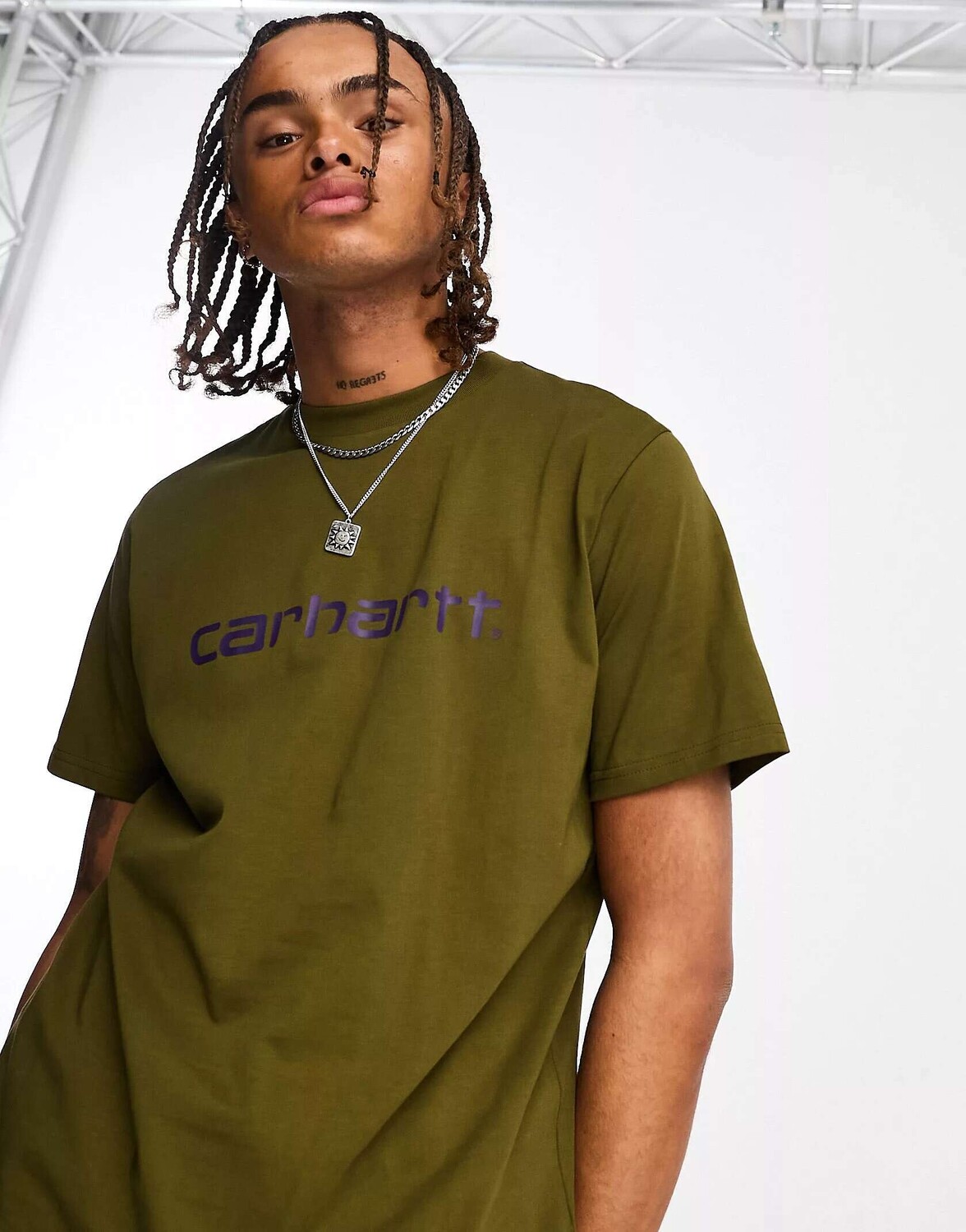 

Футболка цвета хаки с надписью Carhartt WIP