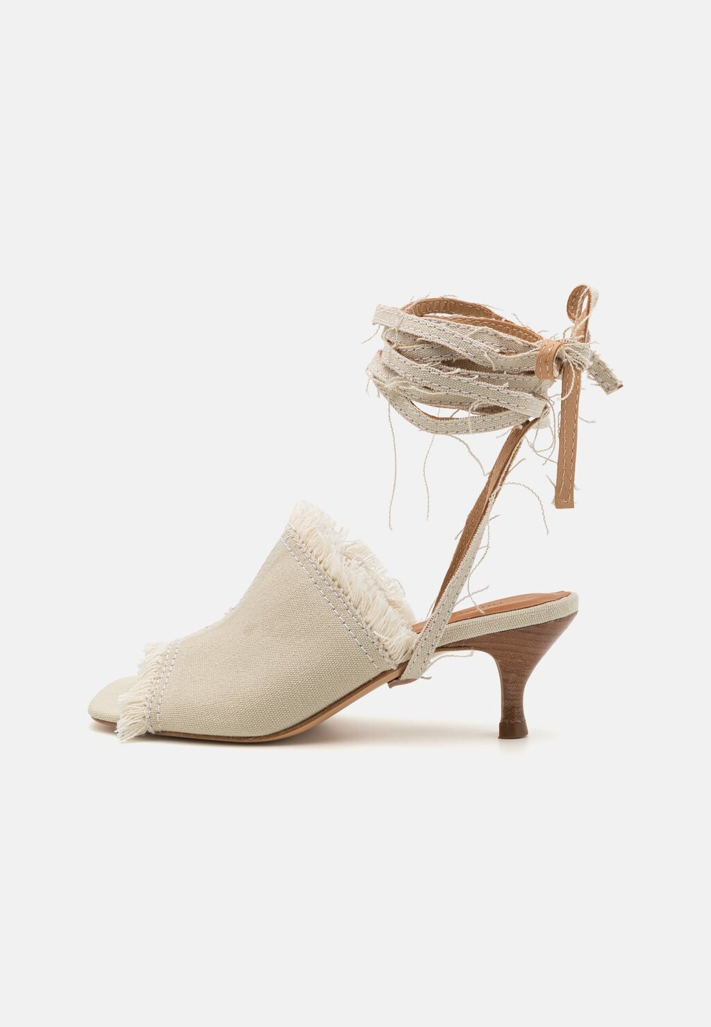 

Босоножки с ремешками FRINGED MULES Filippa K, цвет beige