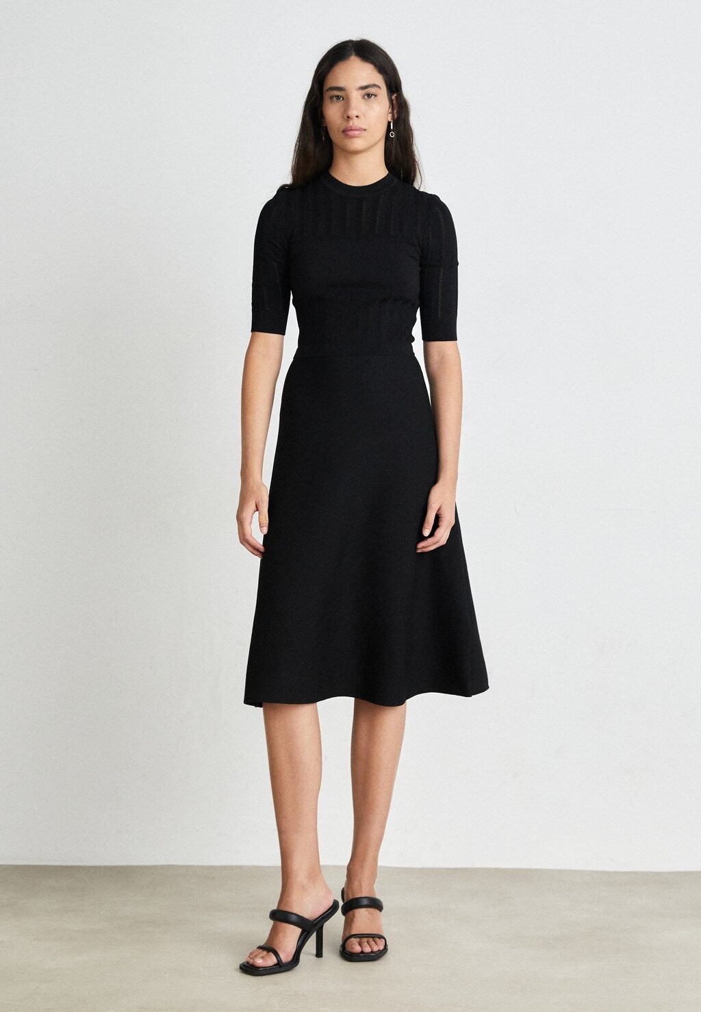 

Трикотажное платье MIDI DRESS DKNY, цвет black