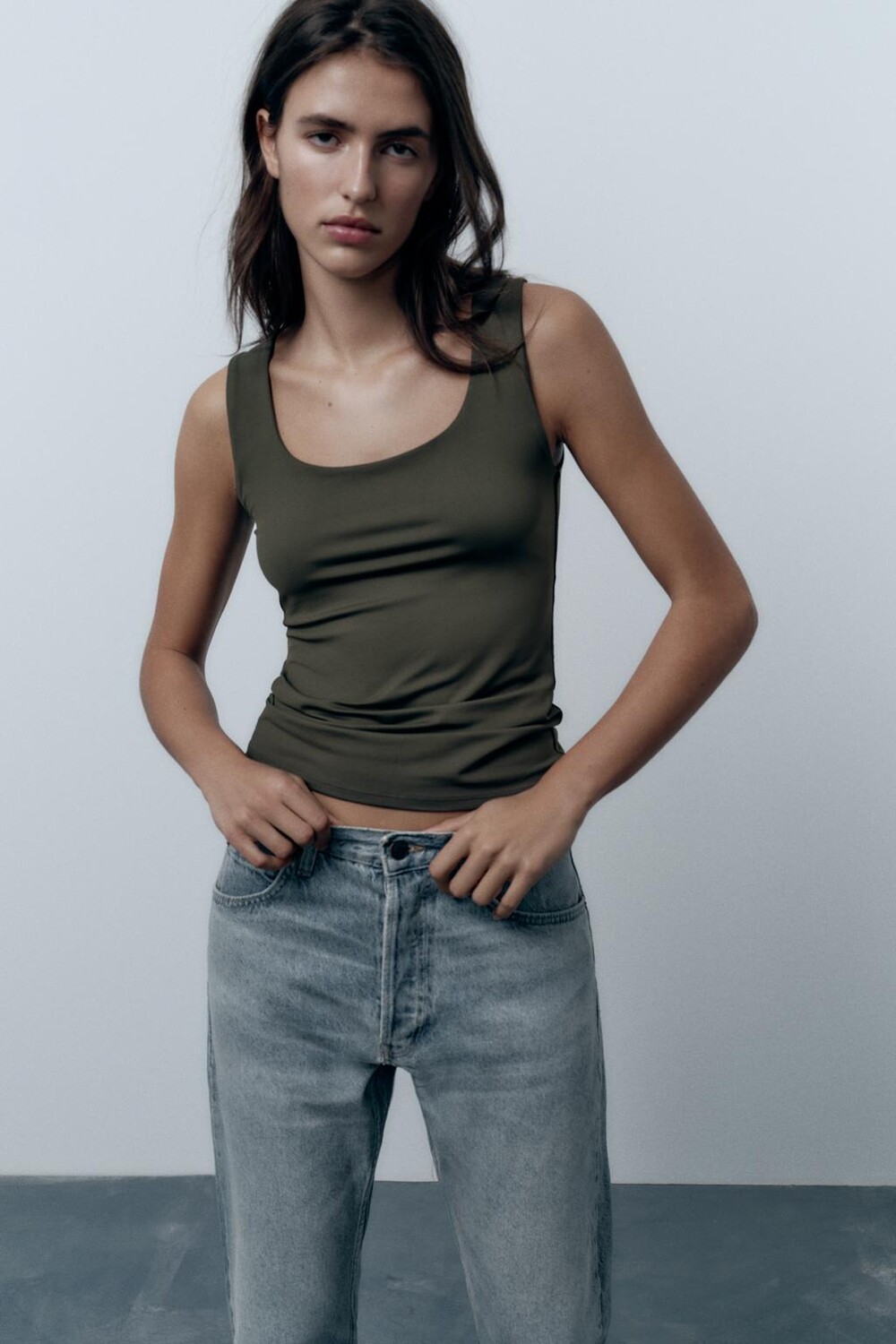 

Топ полиамида с широкими лямями ZARA, хаки