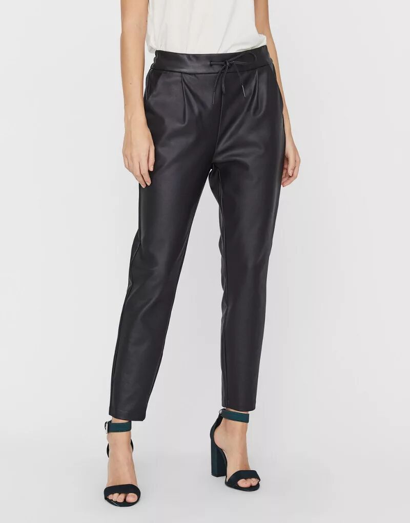 Черные спортивные брюки Vero Moda с имитацией кожи и завязкой на талии черные зауженные брюки с завязками на талии vero moda