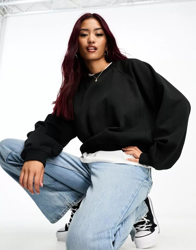 

Черный свитшот оверсайз Bershka