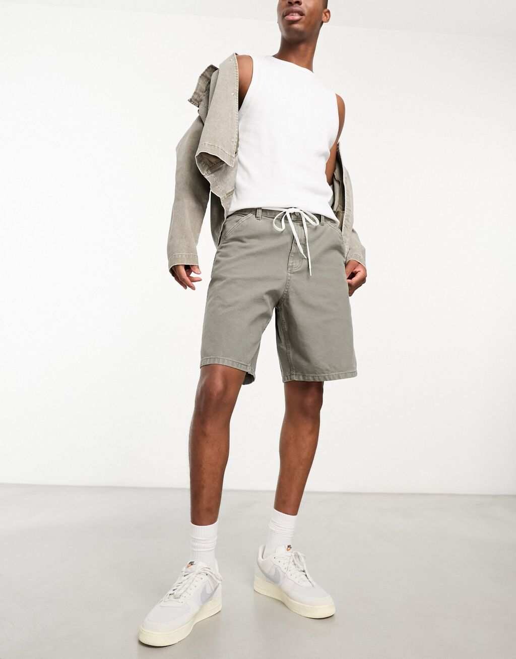 

Серые шорты Pull&Bear Carpenter