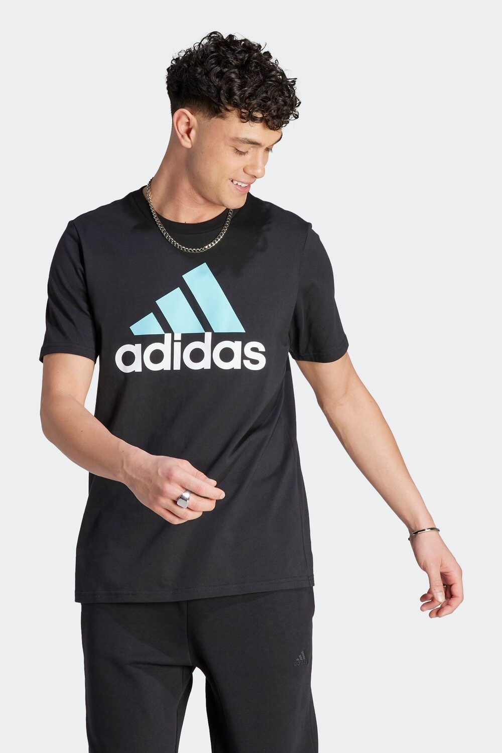 

Sportswear Essentials из трикотажа с большим логотипом adidas, черный
