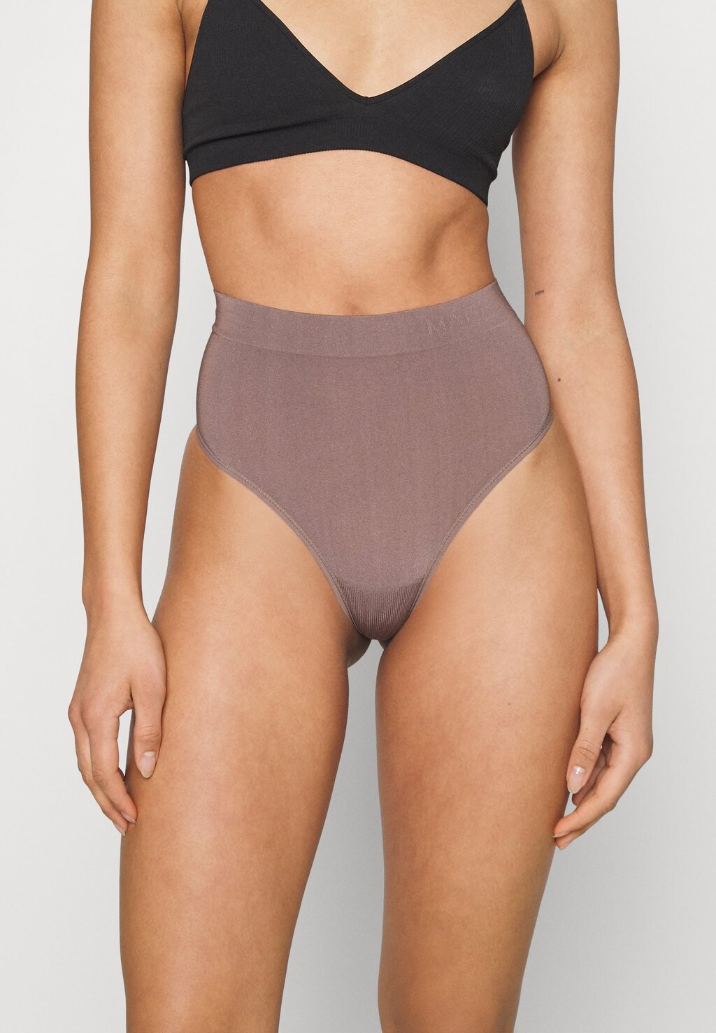 

Стринги MAGIC Bodyfashion